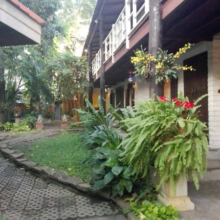 Smile House Guesthouse Chiang Mai Bagian luar foto