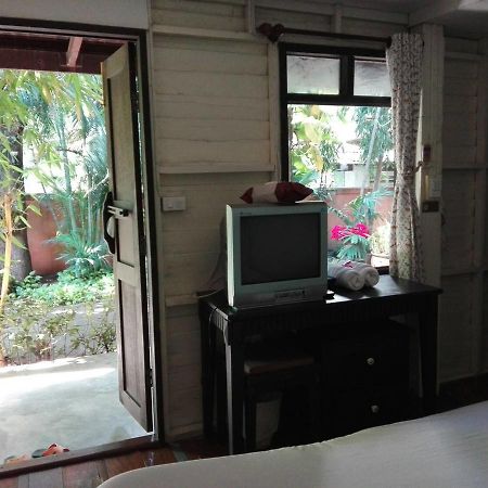 Smile House Guesthouse Chiang Mai Bagian luar foto