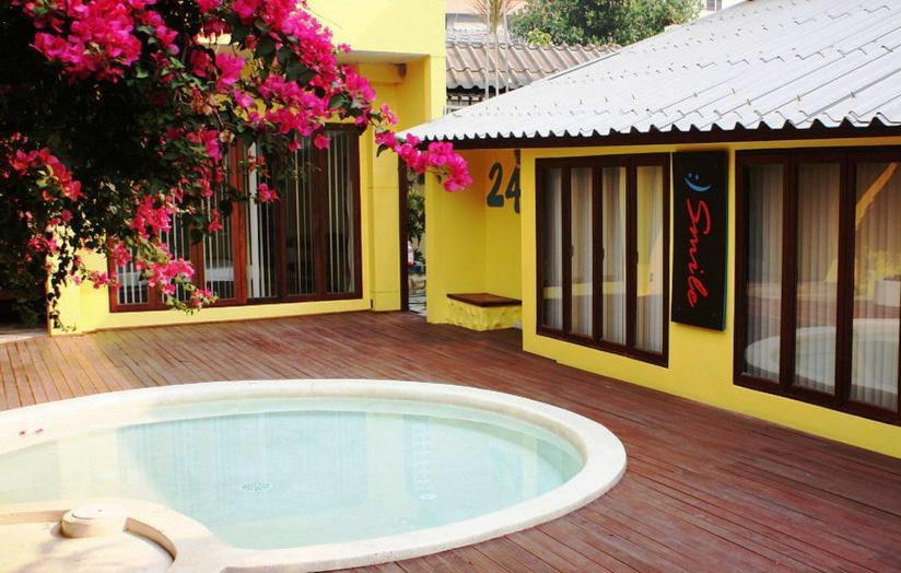 Smile House Guesthouse Chiang Mai Bagian luar foto