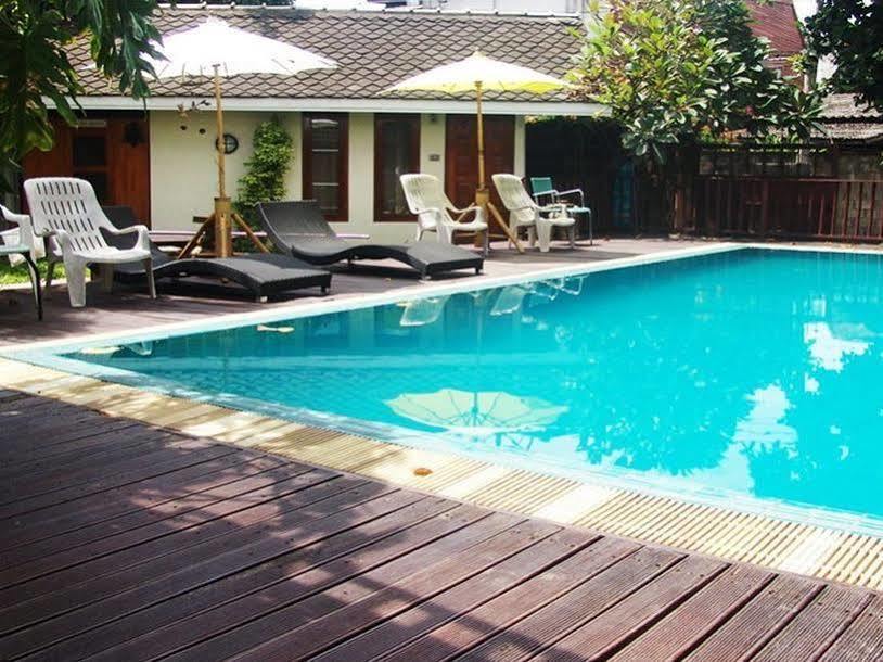 Smile House Guesthouse Chiang Mai Bagian luar foto