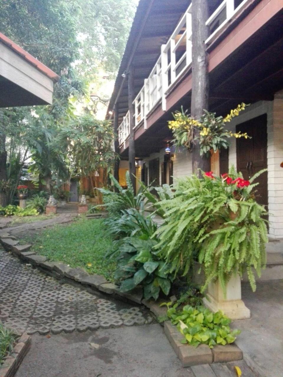 Smile House Guesthouse Chiang Mai Bagian luar foto